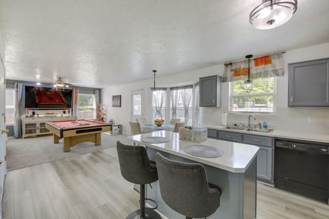 House (6 Bedrooms) | Interior