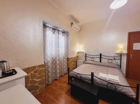 Basic Room | Soundproofing, free WiFi