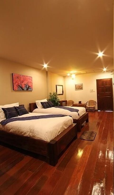 Superior Double Room | In-room safe, desk, WiFi (free)