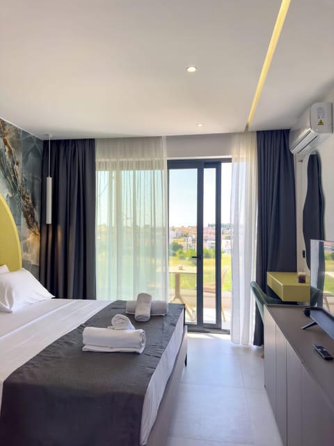 Luxury Room | In-room safe, soundproofing, iron/ironing board, free WiFi