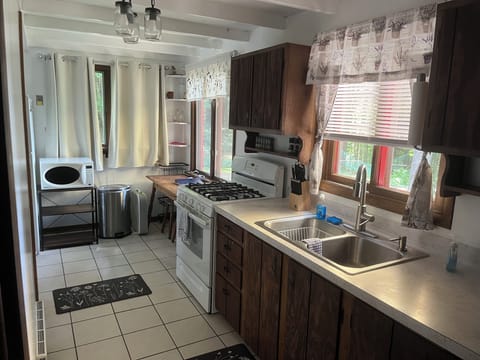 Kitchen - Fully equipped kitchen, no dishwasher.