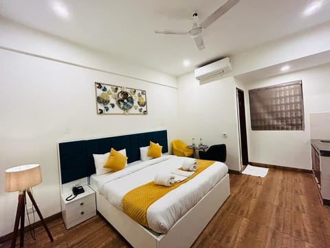 Luxury Double Room | Soundproofing, iron/ironing board, free WiFi