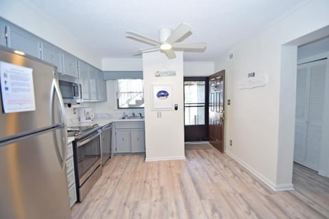 Condo, 2 Bedrooms | Private kitchen | Fridge, oven, coffee/tea maker, toaster