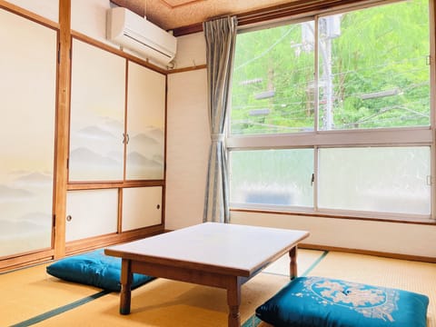 WiFi (free), bed sheets