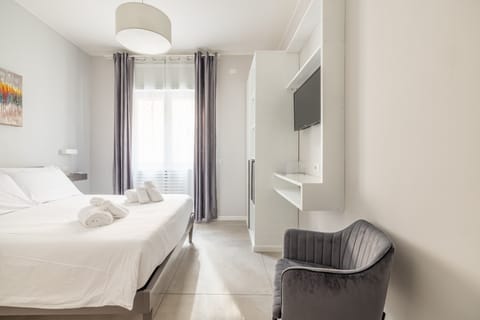 1 bedroom, desk, laptop workspace, free WiFi