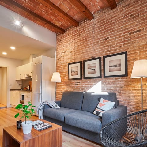 House | 2 bedrooms, desk