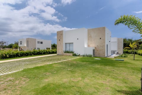 Property View with garden and ample parking space!