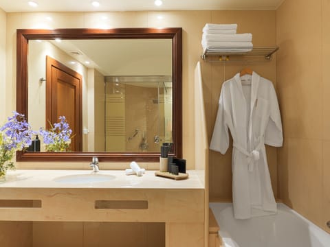 Deluxe Double or Twin Room, Balcony, Sea View | Bathroom | Hair dryer, bathrobes, slippers, towels