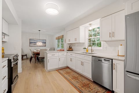 Kitchen & Dining Space 