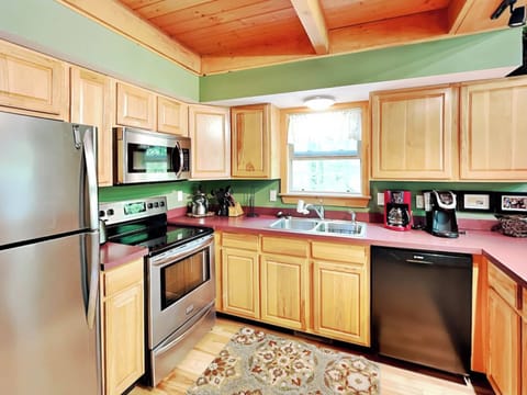 House (4 Bedrooms) | Property amenity