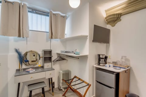 Executive Single Room, Private Bathroom (1) | Premium bedding, down comforters, minibar, in-room safe