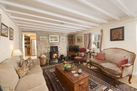 Deugh an Chy, Ground Floor: Step into the cosy sitting room