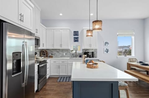 High-end, fully equipped kitchen.