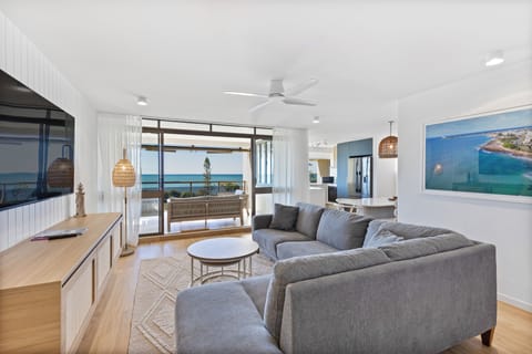 Superior Apartment, Ocean View | Living area