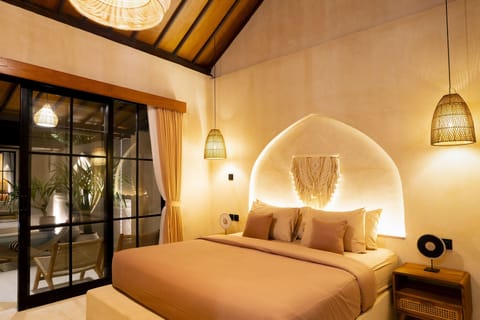 Deluxe Villa, Non Smoking, Pool View | 4 bedrooms, in-room safe, blackout drapes, free WiFi