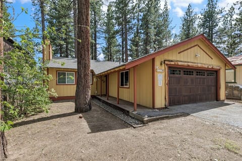 Tahoe Home Near Meadow and Lake