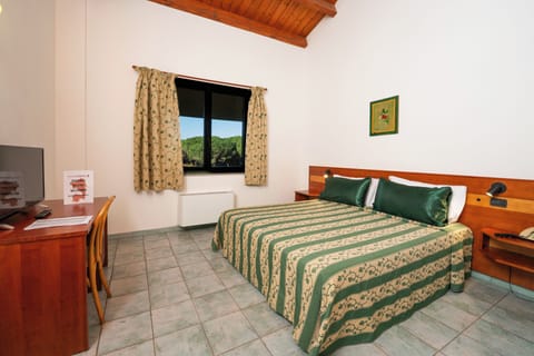 1 bedroom, in-room safe, cribs/infant beds, bed sheets