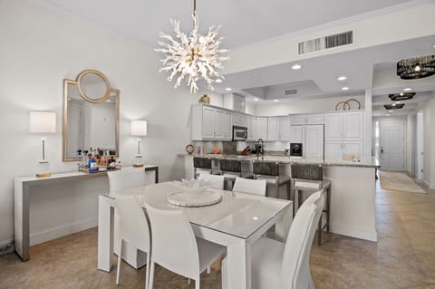 BeachHaven - The Alexander 304 - Seacrest - Dining/Kitchen Area