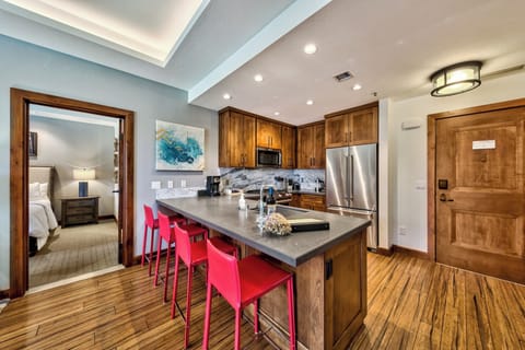 Serve up quick breakfasts at the kitchen bar before hitting the slopes