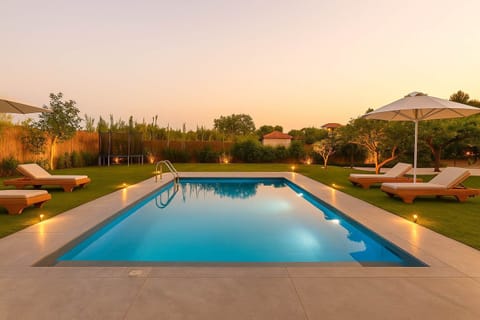 Private Swimming Pool Available on the Property – Relax by the crystal-clear pool surrounded by open views and lush greenery.