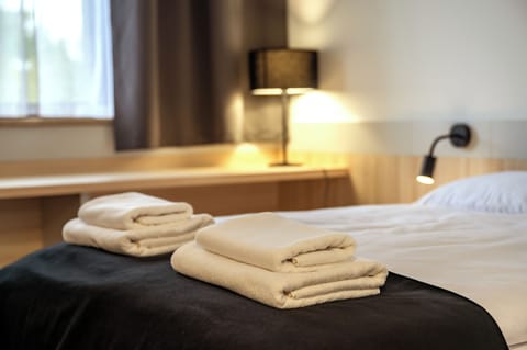 Comfort Double Room | In-room safe, desk, laptop workspace, free WiFi