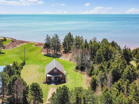 Ocean front cottage. Lots of privacy! Firepit out front :) 