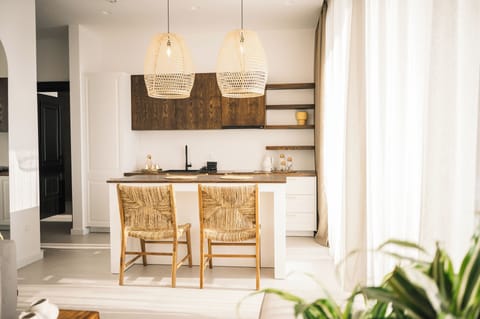 Family Suite, Sea View | Private kitchen