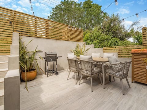 Sitting-out-area | Ty Mor, Abersoch