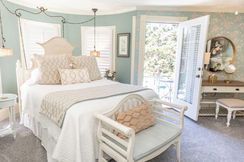 Room, 1 Queen Bed, Balcony, Garden View | Egyptian cotton sheets, premium bedding, individually decorated