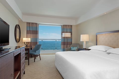 Deluxe Room, 1 King Bed, Balcony (Oceanfront) | Minibar, in-room safe, desk, iron/ironing board