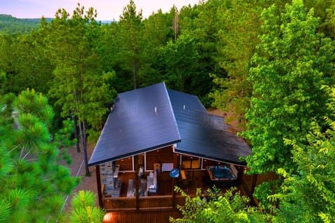 Welcome to Nature's Nest, your cozy retreat in the heart of Hochatown, Oklahoma!