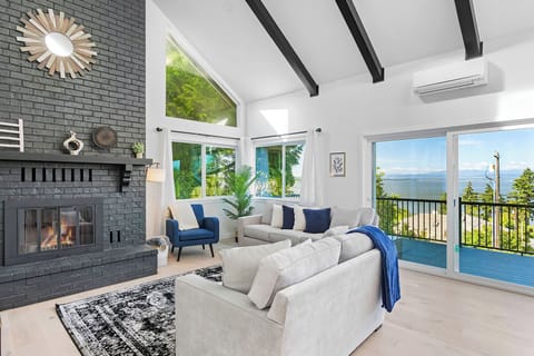 Deluxe House, Lake View | Living area | 40-inch flat-screen TV with digital channels, TV
