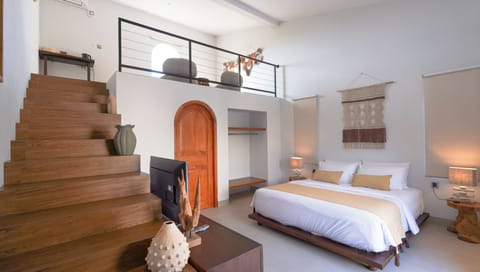 Loft | Desk, free WiFi