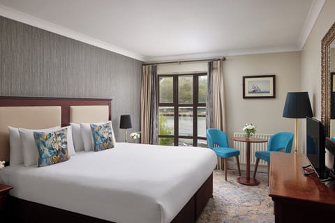 Double Room Single Use | Hypo-allergenic bedding, desk, iron/ironing board, free WiFi