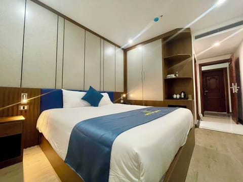 Deluxe Room, City View | Minibar, desk, laptop workspace, soundproofing