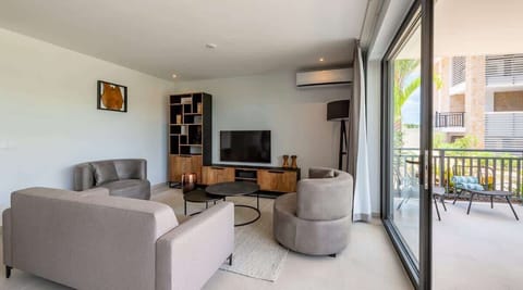 Luxury New Construction Apartment with Pool Access on Golf Resort in the Caribbean, Photo 6