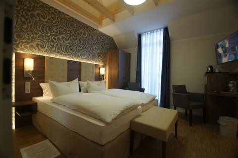 Premium bedding, individually decorated, desk, blackout drapes