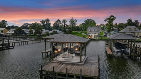 200ft dock leading you to nice hang out spot. You can tie up your boat along the perimeter of the dock. The boat you see on the lift is not offered or is it available for rent.