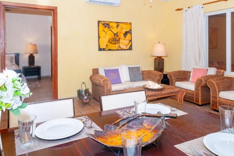 Condo, 2 Bedrooms | Living area