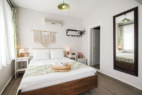 Standard Quadruple Room | Egyptian cotton sheets, premium bedding, free WiFi, bed sheets