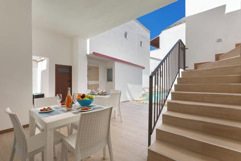 Villa | Terrace/patio