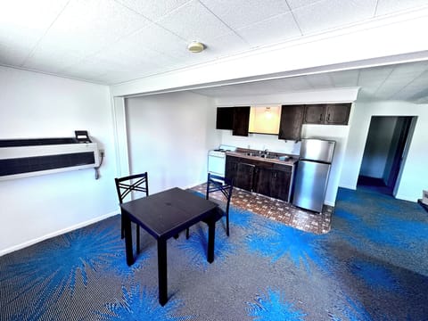 Standard Apartment, Multiple Beds, Non Smoking, Kitchenette | Premium bedding, blackout drapes, free WiFi, bed sheets