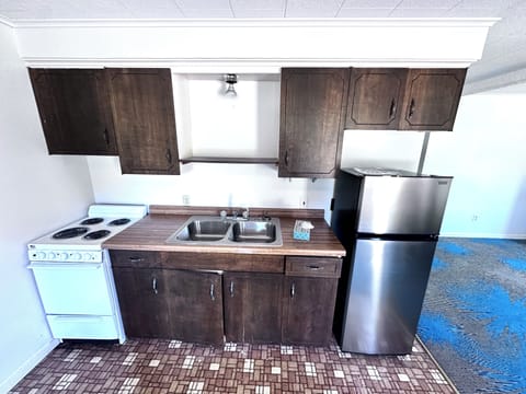 Standard Apartment, Multiple Beds, Non Smoking, Kitchenette | Private kitchen | Fridge, microwave, dining tables