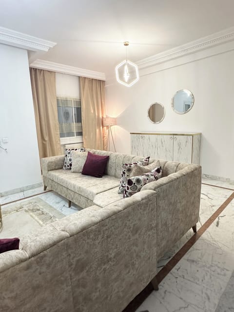 Apartment, 3 Bedrooms, Accessible, Smoking | Living area