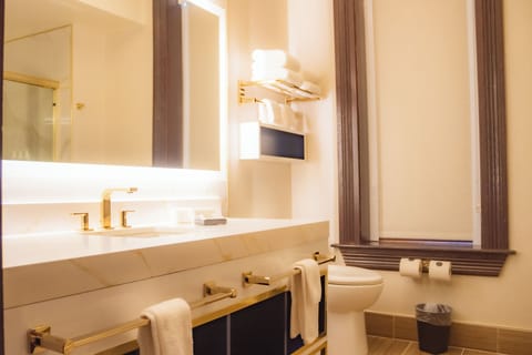 Gold Suite with 1 King Bed | Bathroom | Shower, free toiletries, hair dryer, towels