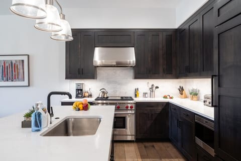 Indoors, Kitchen, Sink, Sink Faucet, Microwave