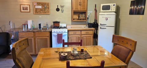 Kitchen/Dining Area