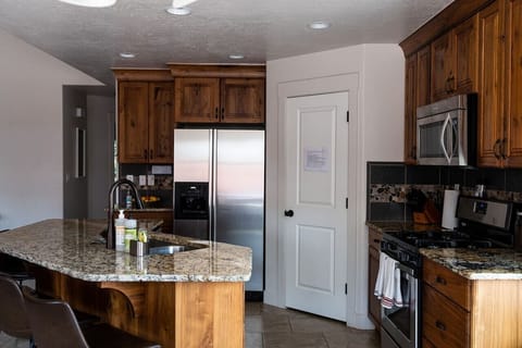 Well laid out kitchen with all modern appliances. Garbage disposal, blender, granite counters.