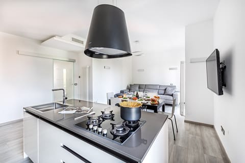 Apartment, Balcony, Pool View | Private kitchen | Toaster