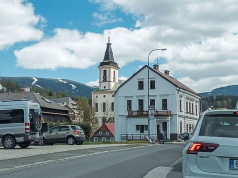 Building, House, Residential Area, Town, Architecture, Home, Roof, Cloud, Human Settlement, Suburb